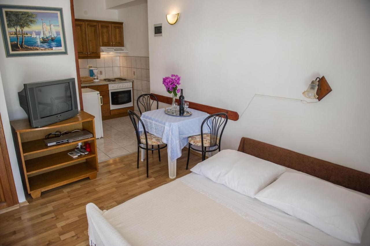 Apartments Skarpa 1601 Rogoznica  Bagian luar foto